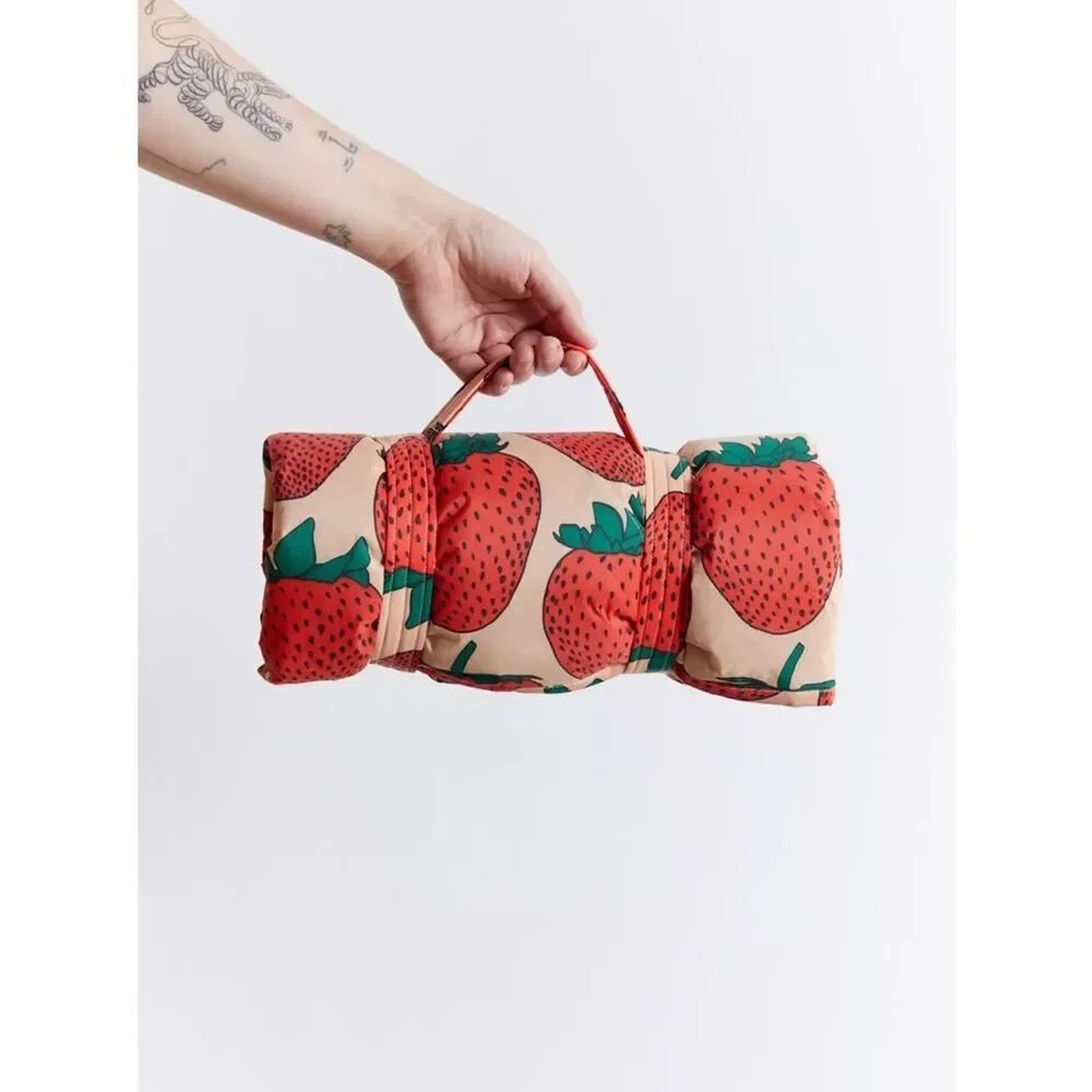 BAGGU Puffy Printed Picnic Blanket Urban Outfitters
NEW